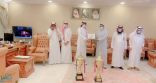 “الهزاني” يكرم فريق نجوم المخواة