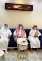 محافظ المخواة يزور الزهراني للاطمئنان على صحته