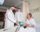 مدير  الخدمات الطبية بوزارة الداخلية يعايد المنومين بمستشفى قوى الأمن بمكة المكرمة