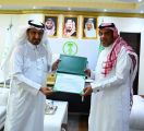 الزهراني يكرم رائد الاداء بفرع وزارة البيئة والمياه والزراعة بمنطقة الباحة