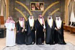 محافظ الطائف يستقبل أعضاء جمعية الفنون البصرية