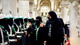 سمو الأميرة سما بنت فيصل تزور معسكر خدمة المعتمرين بالحرم المكي وتشيد بجهود الكشافة وتمكين الفتاة في العمل التطوعي