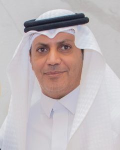 شاب سعودي يكتب درساً في الشهامة وسط العاصفة