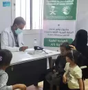 مركز الملك سلمان للإغاثة يواصل تنفيذ مشروع توفير خدمات الرعاية الصحية الأولية والمياه للنازحين بمديرية رازح في محافظة صعدة