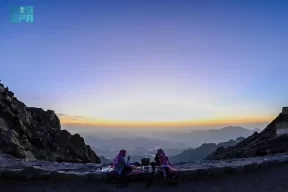 مرتفعات الطائف تجمع الصائمين على موائد الإفطار