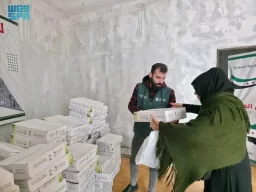 مركز الملك سلمان للإغاثة يوزّع 1,703 كراتين تمر في محافظة حلب بسوريا