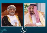 خادم الحرمين الشريفين يجري اتصالاً هاتفيًا بسلطان عُمان