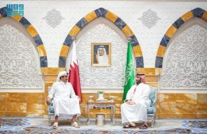 سمو ولي العهد يلتقي أمير دولة قطر