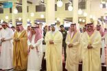 نائب أمير منطقة الرياض يؤدي صلاة الميت على صاحب السمو الملكي الأمير الوليد بن خالد بن طلال بن عبدالعزيز