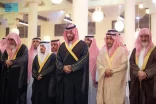 سمو ولي العهد يؤدي صلاة الميت على سماحة الشيخ عبدالعزيز بن عبدالله بن محمد آل الشيخ -رحمه الله-