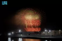الألعاب النارية تضيء سماء محافظة جدة احتفالًا بيوم التأسيس
