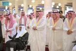 نائب أمير منطقة الرياض يؤدي صلاة الميت على صاحبة السمو الأميرة نورة بنت عبدالله آل عبدالرحمن آل سعود