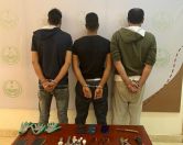 القبض على (3) مخالفين لنظام أمن الحدود لسرقتهم محال تجارية في خميس مشيط