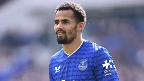 الهلال يفتح باب المفاوضات لضم ندياي من إيفرتون