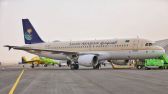 الخطوط السعودية تصدر بيانًا بشأن تعرض إحدى طائراتها لحادث قبل إقلاعها بمطار الخرطوم
