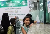 مركز الملك سلمان للإغاثة يسلّم الكفالة المالية لـ 148 يتيماً ويتيمة في محافظة عدن
