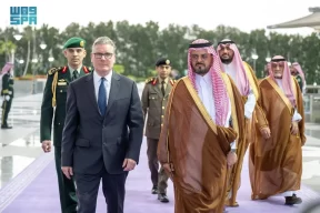 رئيس الوزراء البريطاني يصل إلى جدة