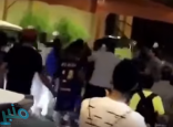 شاهد.. مضاربة جماعية بين عدد من الشباب في جدة
