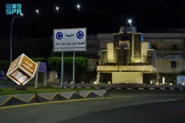 أمانة الباحة تُكثّف أعمال التزيين بـ 30 مجسمًا مضيئًا احتفاءً بعيد الفطر