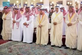 أمير منطقة الرياض يؤدي صلاة الميت على صاحبة السمو الملكي الأميرة نوف بنت سعود بن عبدالعزيز آل سعود