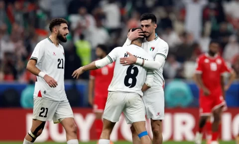 فلسطين تتعادل مع تونس 2-2 وتواصل تصدرها للمجموعة في كأس العرب