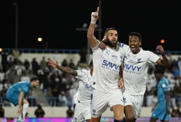 الهلال يسحق الأخدود بسداسية ويواصل الزحف نحو اللقب