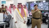 الأمير عبدالعزيز بن سعود يقف على سير العمل في مركز عمليات أمن المسجد الحرام