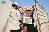مركز الملك سلمان للإغاثة يوزع (1,850) كرتون تمر في مديرية المدينة بمحافظة مأرب