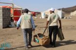 مركز الملك سلمان للإغاثة يواصل توزيع السلال الغذائية على المتضررين بعدة محافظات في اليمن