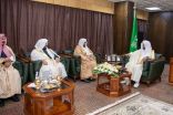 وزير الشؤون الإسلامية يزور فرع الوزارة بمنطقة الباحة ويلتقي منسوبيه