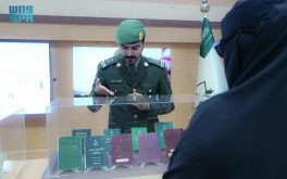 الجوازات تستعرض إصدارات وثائق السفر التاريخية في واحة الأمن بمهرجان الملك عبدالعزيز للإبل