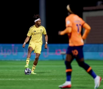 النصر يواصل الصدارة بعد الفوز على الفيحاء بثلاثية