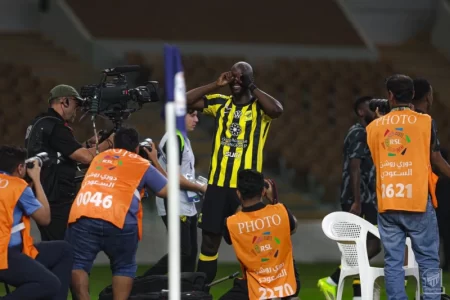 الاتحاد يحسم مواجهة الخليج بهدف نظيف في دوري روشن