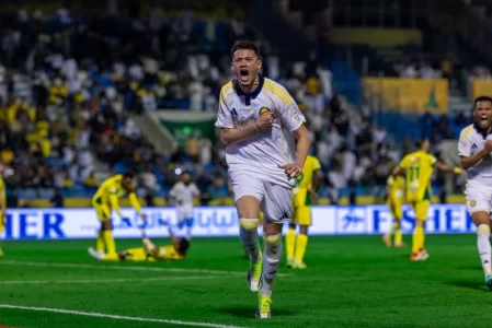 النصر يكتسح الخليج بخماسية ويعزز صدارته لدوري روشن