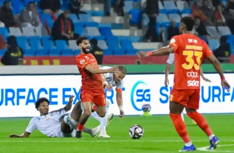 القادسية ينجو من مفاجأة الفتح بتعادل في الدمام