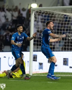 الهلال يقلب الطاولة على الخليج ويواصل مطاردة الصدارة