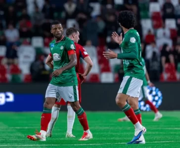 الاتفاق يحقق فوزًا ثمينًا على ضمك بثنائية في دوري روشن