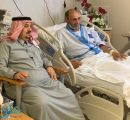 أمير الرياض يطمئن على صحة ” فهد بن عبدالواحد” بعد العارض الصحي