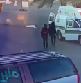 أثناء إسعاف مريض.. لصان يسرقان مقتنيات سيارة إسعاف في تبوك (فيديو)
