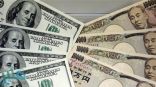 الدولار ينخفض بسبب توقعات الفائدة والين عند أعلى مستوى في 5 أشهر
