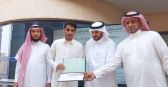 “الخميسي” يكرم الطلاب المتميزين في اختبار القدرات العامة بمدرسة “سبت الجارة”
