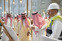 نائب أمير منطقة مكة  يتفقد مركز استقبال وتوجيه الحجاج بالنوارية ويزور المسجد الحرام