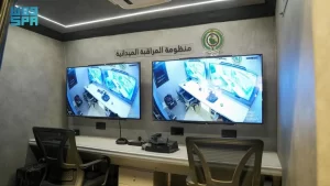 قوات أمن المنشآت تستعرض عربة المراقبة الميدانية في جناحها ضمن معرض “واحة الأمن” بمهرجان الملك عبدالعزيز للإبل 2025