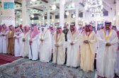 أمير منطقة الرياض يؤدي صلاة الميت على صاحب السمو الأمير خالد بن محمد بن تركي بن عبدالعزيز بن تركي آل سعود