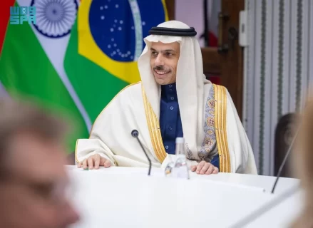 سمو وزير الخارجية يتلقى اتصالًا هاتفيًا من نائب رئيس الوزراء وزير خارجية الأردن