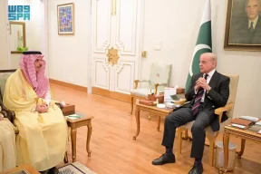 رئيس وزراء باكستان يستقبل سمو وزير الخارجية