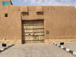 بوابة قصر الملك عبدالعزيز بـ “لينة”.. معلم تاريخي شامخ وحضور متجدد في الذاكرة الوطنية