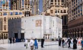 رئاسة شؤون الحرمين تبدأ بتركيب المنظومة الإرشادية بالمسجد الحرام وساحاته على (4) ألوان رئيسية