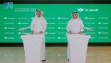 مجمع الملك سلمان العالميّ يوقّع اتفاقية تعاون مع “الخطوط السعوديّة” لتعزيز استخدام اللُّغة العربيَّة في قطاع النقل الجويّ