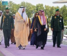 نائب رئيس مجلس الوزراء وزير خارجية دولة الإمارات يصل إلى جدة للمشاركة في القمة الخليجية التشاورية